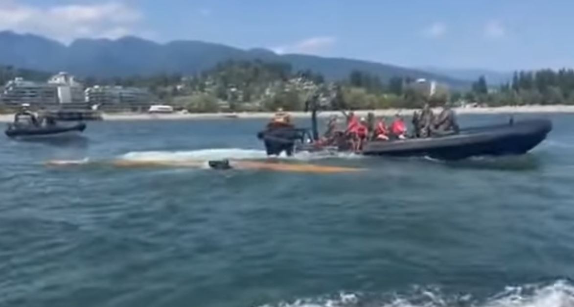 People rescued from overturned canoe in Burrard Inlet